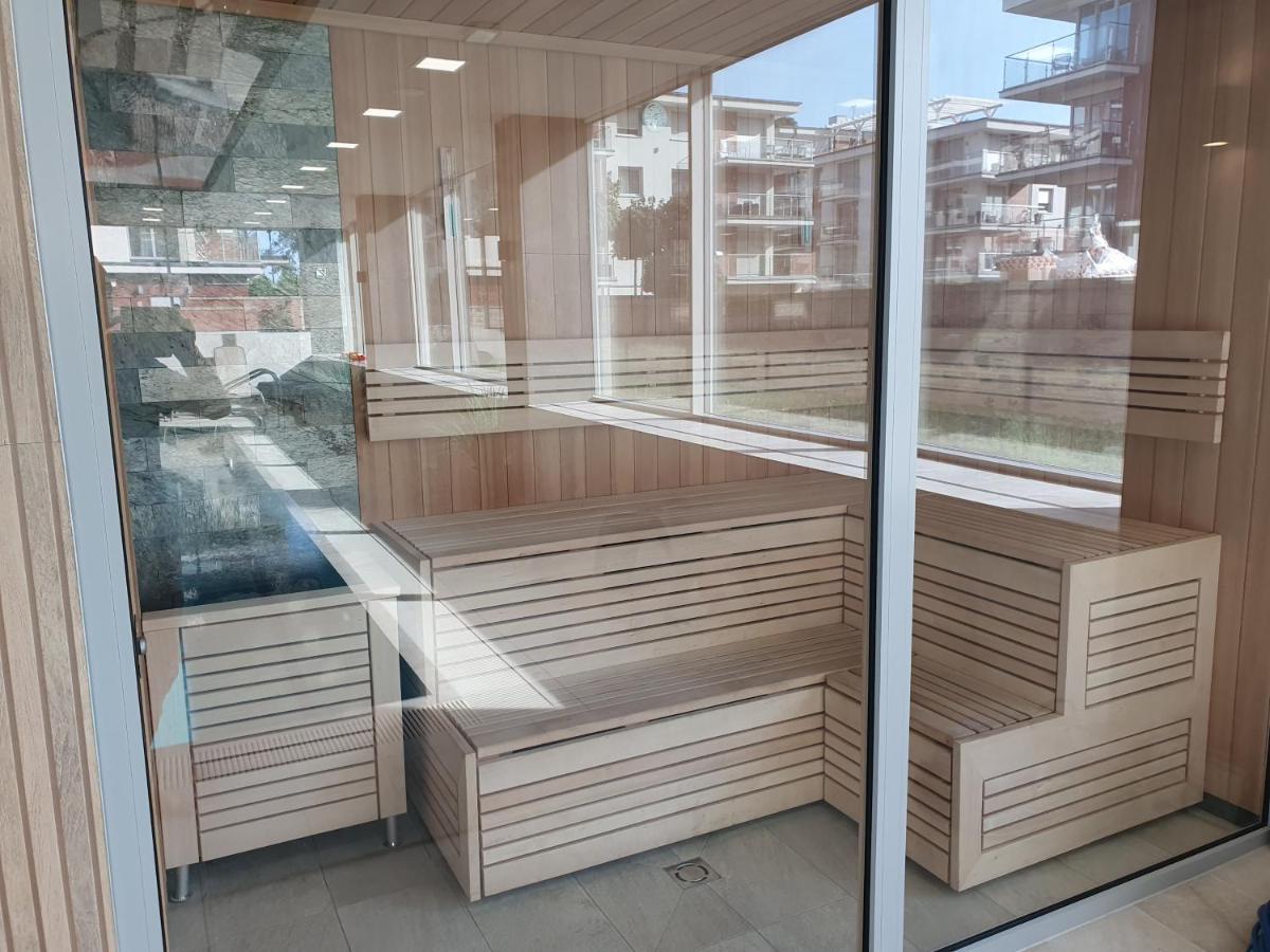 Apartament Szafir W Budynku Basenowym Morska Klifowa Rewal Exterior photo