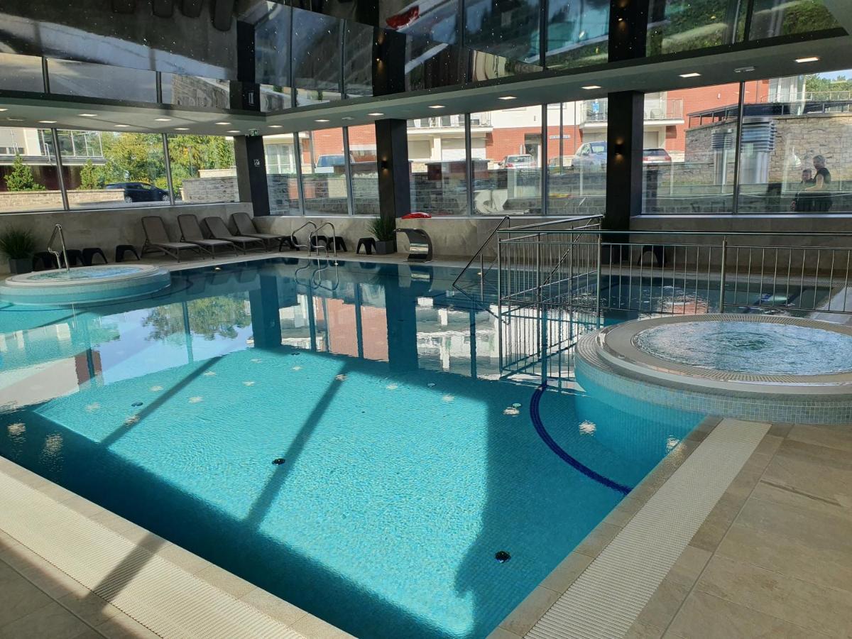 Apartament Szafir W Budynku Basenowym Morska Klifowa Rewal Exterior photo